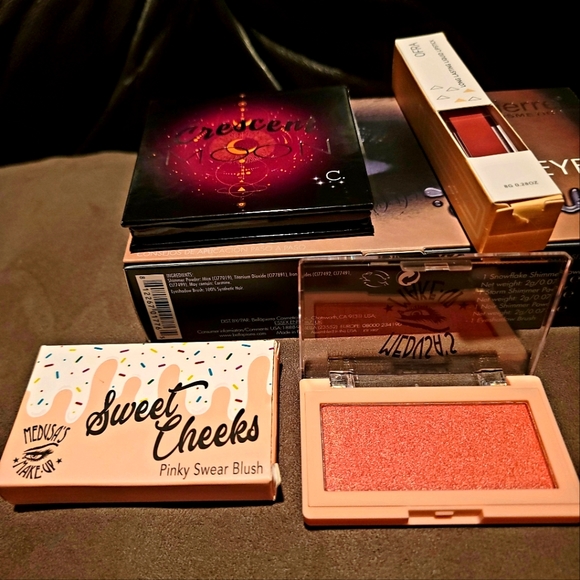Makeup Lot Eyeshadows, Blush, & Liquid Lipstick - Picture 4 of 11